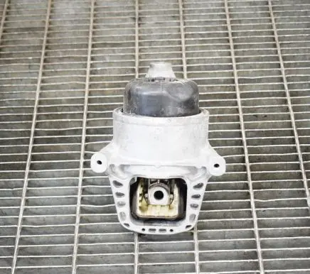 Audi A4 S4 B9 8W Engine mount bracket 8W0199372CA