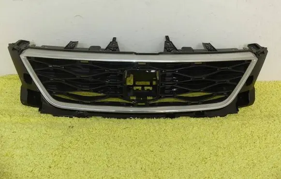 Seat Ateca Front bumper upper radiator grill 575853654D