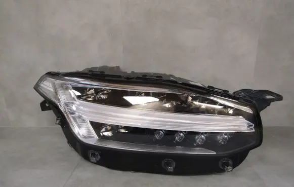 Volvo XC90 Headlight/headlamp 32228689