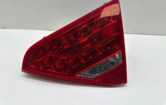 Tailgate rear/tail lights