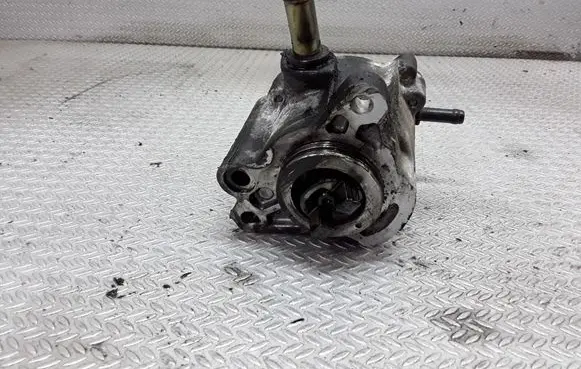 Toyota Avensis T220 Vacuum pump 2930027010