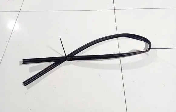 Dodge Journey Rubber seal front coupe door 