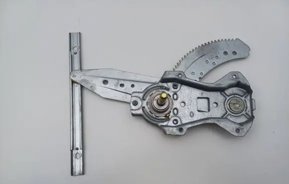 Nissan Note (E11) Rear door manual window regulator 