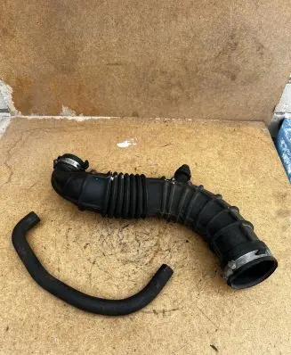 Renault Megane II Turbo air intake inlet pipe/hose 8200500384B 8200500384