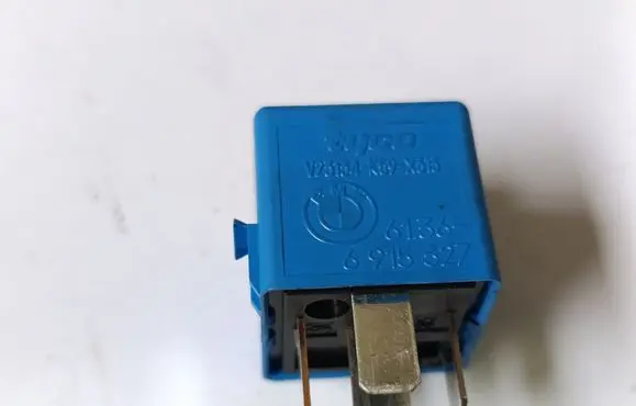 BMW 5 E39 Other relay 6915327
