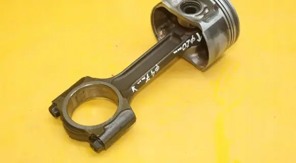 Nissan Qashqai Piston with connecting rod 351