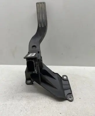 Ford Mondeo Mk III Accelerator throttle pedal 2S719F836DA 228800000098