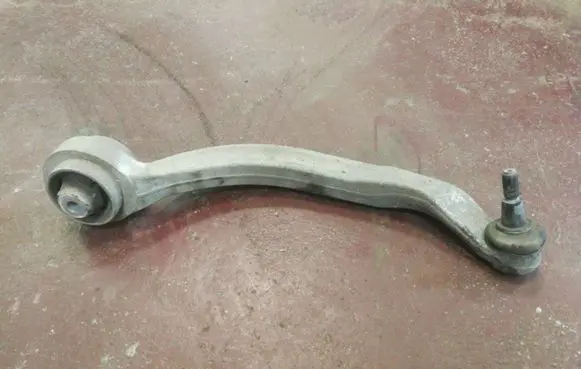 Front lower control arm/wishbone