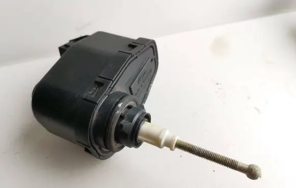 Audi 100 S4 C4 Headlight level adjustment motor 00437545