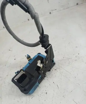 Volvo XC90 Front door lock 30699746