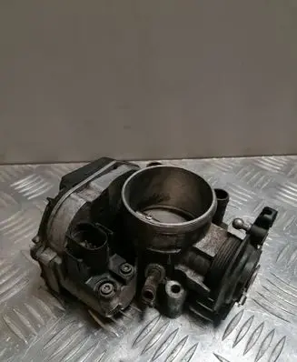 Volkswagen PASSAT B5 Throttle valve 058133063H