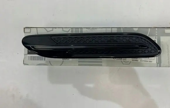 Mercedes-Benz AMG GT 4 x290 w290 Front arch trim A2908803301
