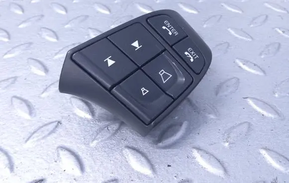 Steering wheel buttons/switches