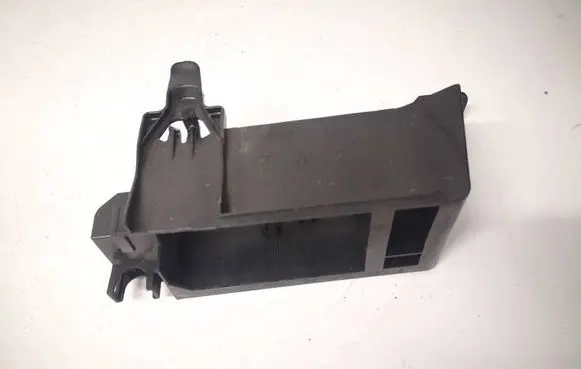 Volkswagen Golf V Other exterior part 1K0937545L