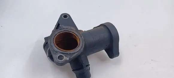 Audi A4 S4 B5 8D Engine coolant pipe/hose 058121133B