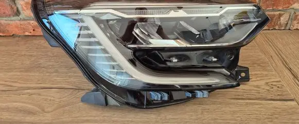 Renault Captur II Headlight/headlamp 260104900R