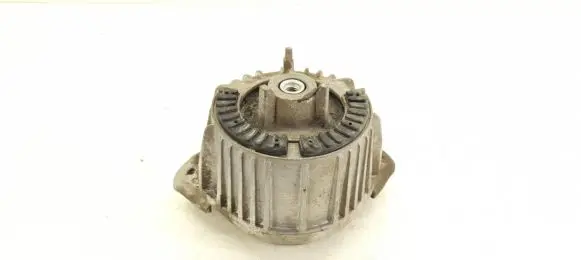 Mercedes-Benz E W212 Engine mount bracket 2042404717 2042400317