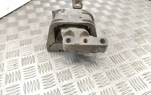 Volkswagen Touran I Engine mount bracket 1K0199262