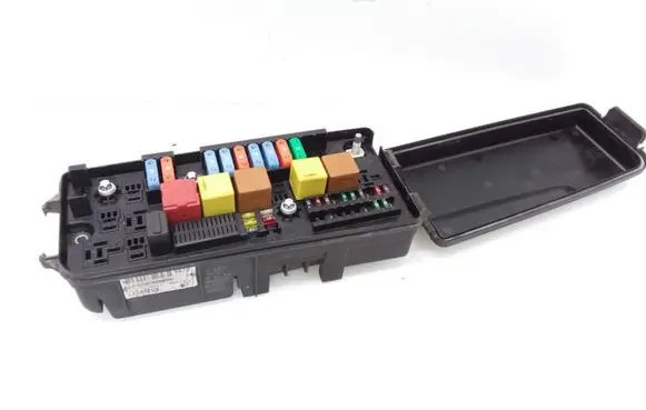 Opel Signum Fuse module 13144708 519065023