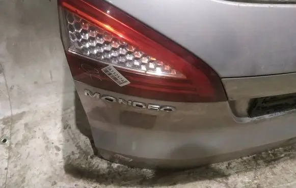Ford Mondeo MK IV Tailgate rear/tail lights 