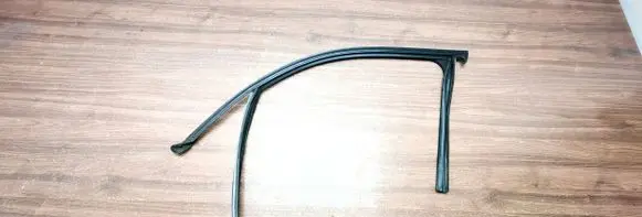 BMW 3 F30 F35 F31 Rubber seal front door window/glass 7258325