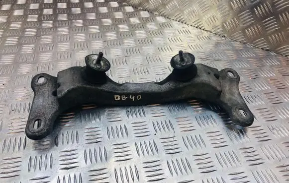 Gearbox mounting bracket