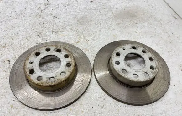 Volkswagen Touran I Rear brake disc