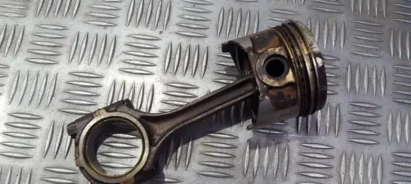 Mitsubishi Colt Piston with connecting rod