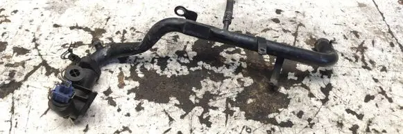 Volkswagen PASSAT B5 Engine coolant pipe/hose 058121133B