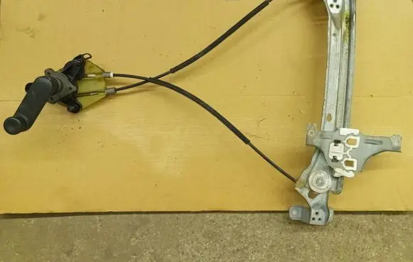 Renault Megane III Rear door manual window regulator 827200008r