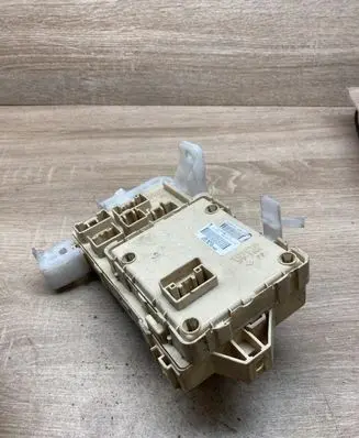 Toyota Corolla Verso AR10 Fuse module 892210F010 905765