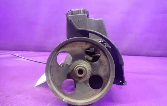 Peugeot 206 CC Power steering pump 9643691180