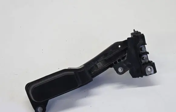 BMW 5 G30 G31 G38 Current control relay 8736411