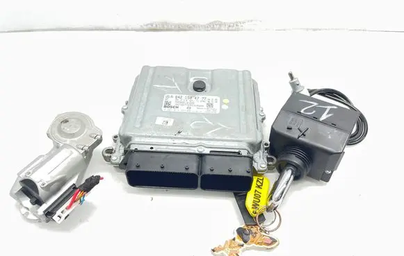 Mercedes-Benz E W211 Engine ECU kit and lock set A6421504777 2115452308