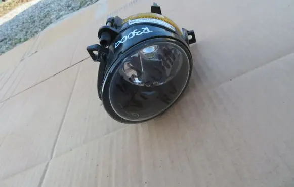 Volkswagen Touran I Front fog light 1T0