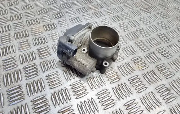 Volkswagen PASSAT B7 Throttle valve 03C133062S A2C53367619