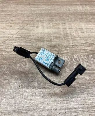BMW 5 E39 Antenna control unit 8362532 ESG