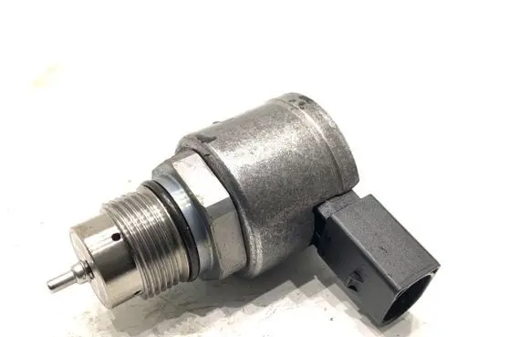 Skoda Octavia Mk4 Fuel pressure regulator 04L130764E