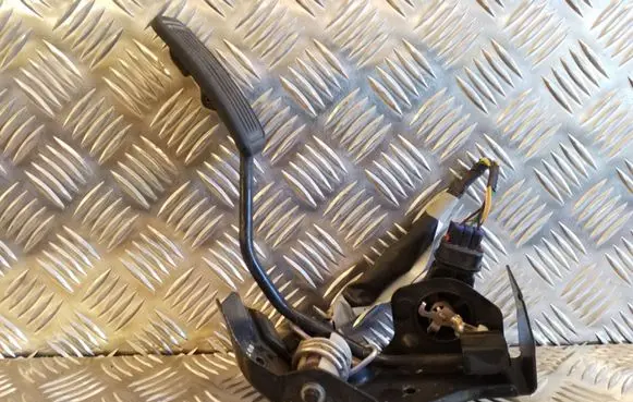 Toyota Corolla Verso E121 Accelerator throttle pedal 8928152021 1983003041 12H07