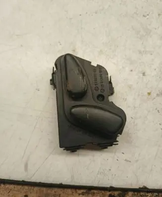 Mercedes-Benz E W210 Seat control switch 2108213851