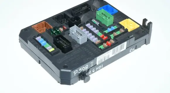 Peugeot 508 Fuse module 9665547580