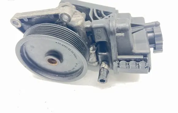 Mercedes-Benz C W204 Power steering pump A0064661501 7693900509