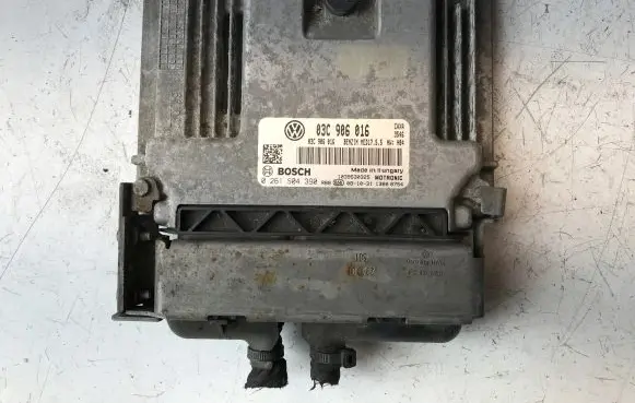 Volkswagen Golf VI Engine control unit/module 03C906016