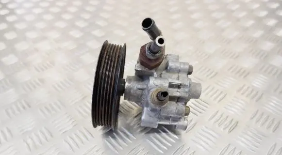 Toyota Corolla Verso E121 Power steering pump 4431013010