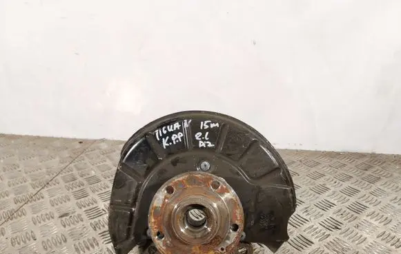 Front wheel hub