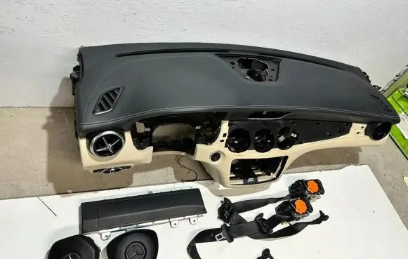 Mercedes-Benz GLA W156 Dashboard
