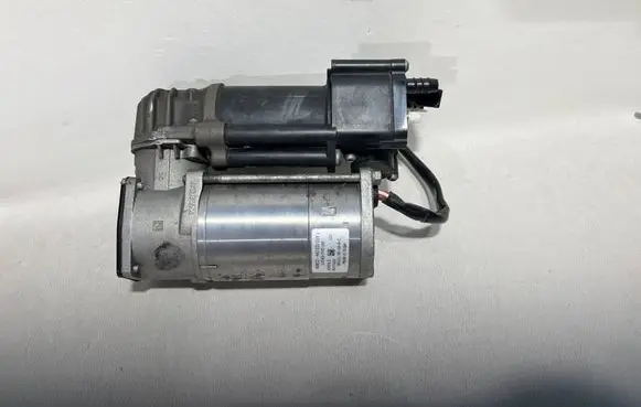 Mercedes-Benz E W213 Air suspension compressor/pump A2133200104