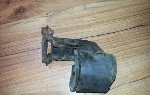 Hyundai Accent Engine mount bracket 2181922010
