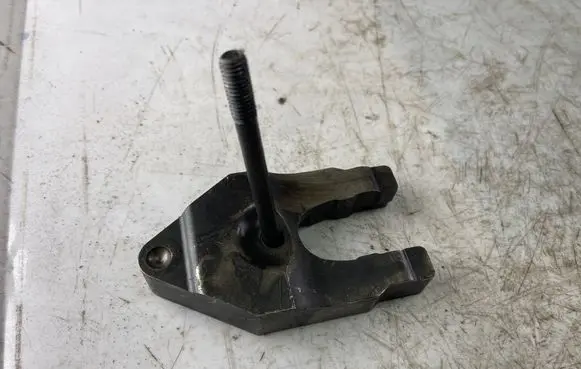 Nissan Navara D40 Fuel Injector clamp holder
