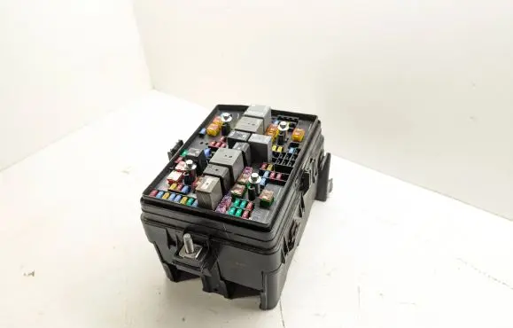 Chevrolet Tahoe Fuse module 85138826